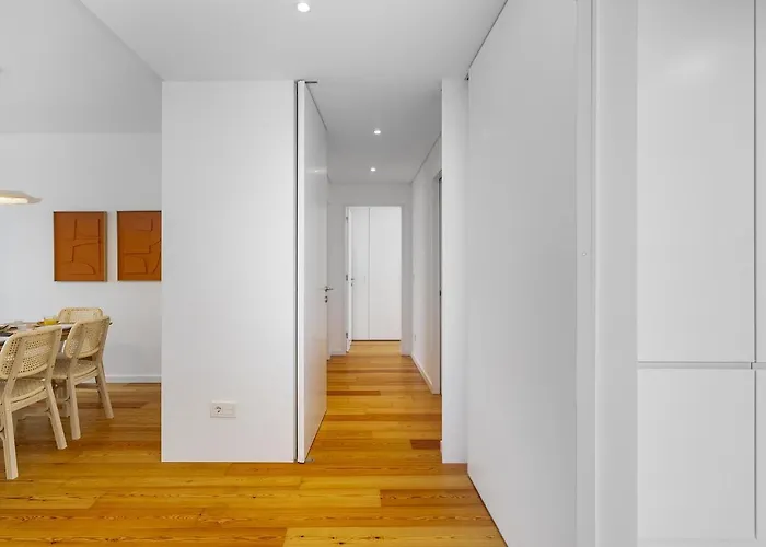 Whome Urban Retreat W/parking, Elevator & Ac By Benfica Stadium アパート リスボン