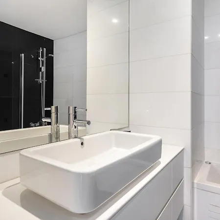 公寓 Whome Urban Retreat W/parking, Elevator & Ac By Benfica Stadium *