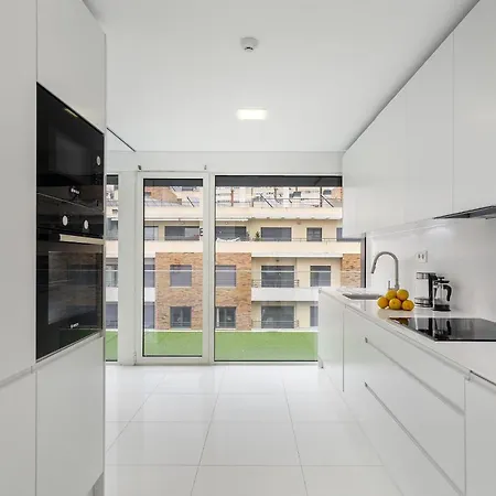 Whome Urban Retreat W/parking, Elevator & Ac By Benfica Stadium *