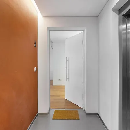 Whome Urban Retreat W/parking, Elevator & Ac By Benfica Stadium Lägenhet