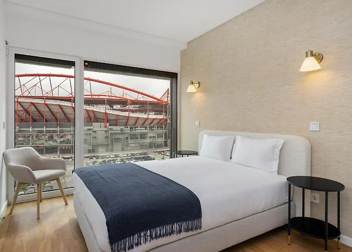 Whome Urban Retreat W/parking, Elevator & Ac By Benfica Stadium *