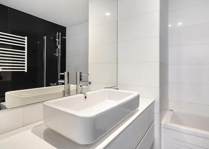 公寓 Whome Urban Retreat W/parking, Elevator & Ac By Benfica Stadium *