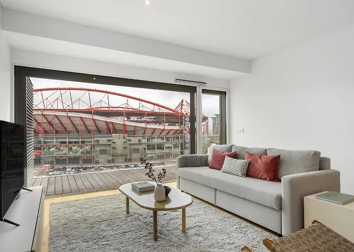 Whome Urban Retreat W/parking, Elevator & Ac By Benfica Stadium *