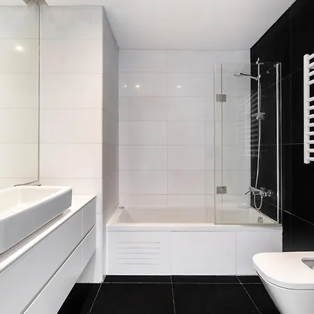 Apartment Whome Urban Retreat W/parking, Elevator & Ac By Benfica Stadium